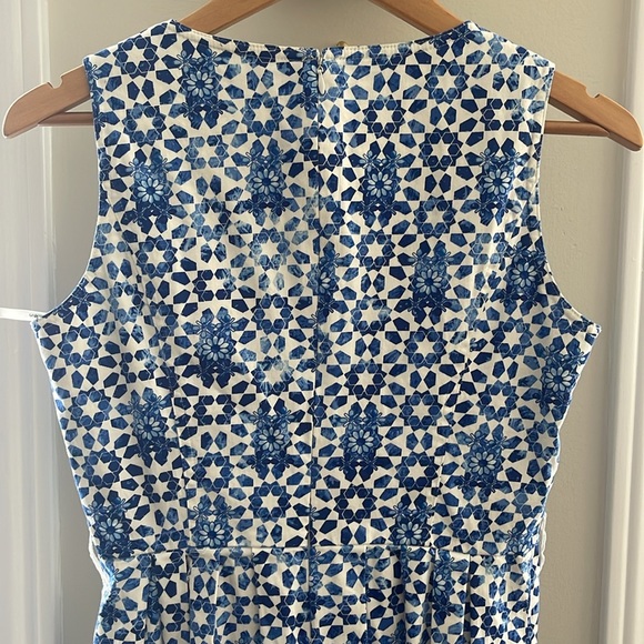 Calvin Klein A-Line Blue/White floral sleeveless dress, 98% cotton, 2% spandex - Picture 7 of 9
